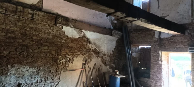 Stone Renovation Project with New Roof and Potential for 100 m², Champagnac-la-Rivière photo 4