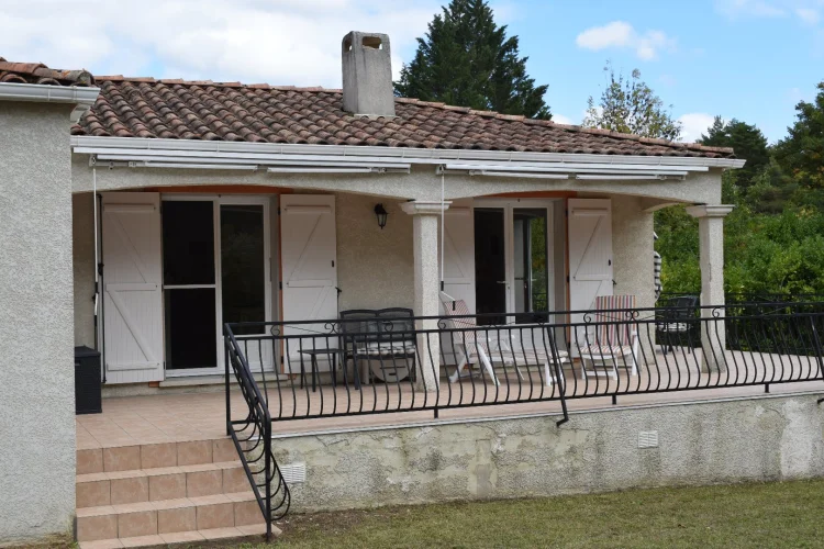 Villa Close to Town Quiet Location Ready to Move in. photo 3