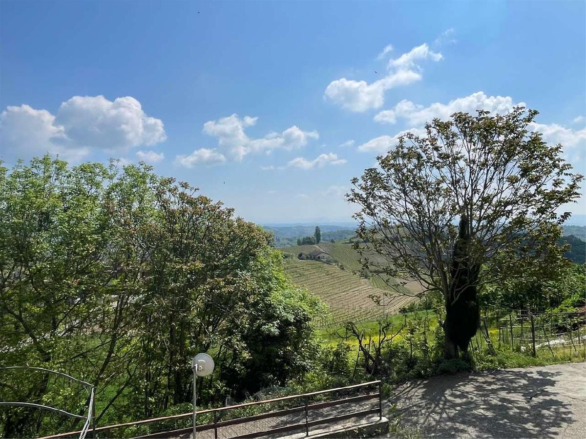 2 bedrooms apartment, 120 m² Castel Rocchero, Asti (province) Langhe