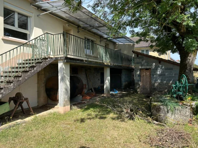 2 Bedroom with Garden Close to Village