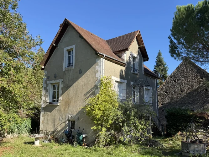 Village House with Garden and Renovation Potential in Daglan