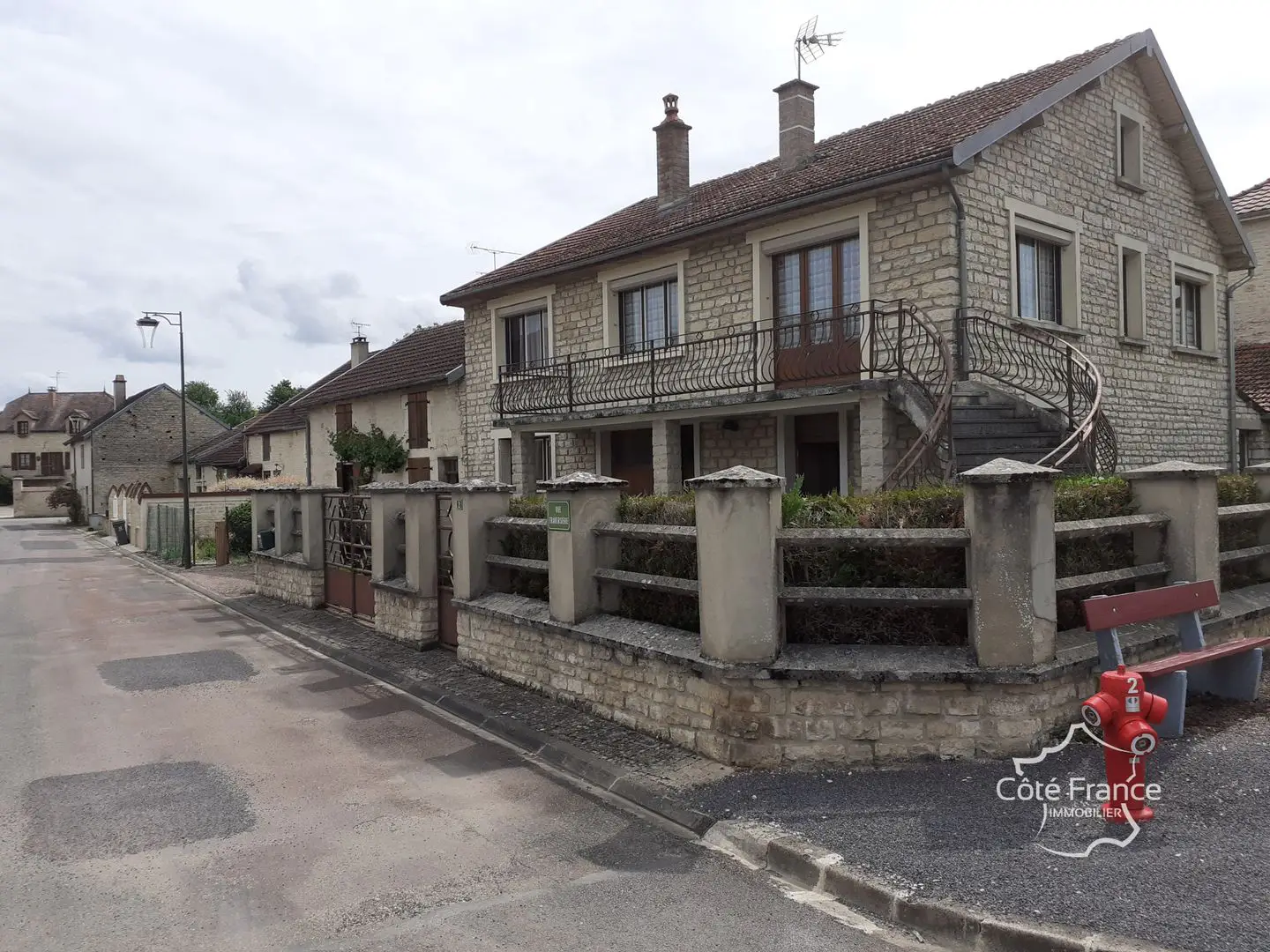 House for sale in Cunfin — 3 bedrooms, 97 m² photo 3