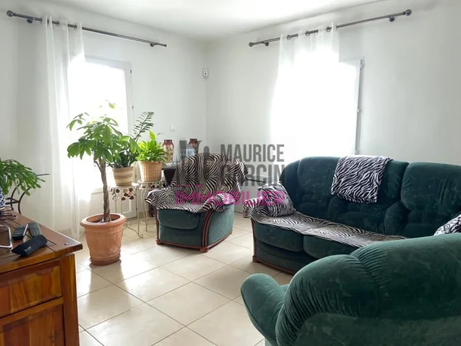 Carpentras Superb Garden Level in a House of 2 Lots, Parking Terrace. photo 5