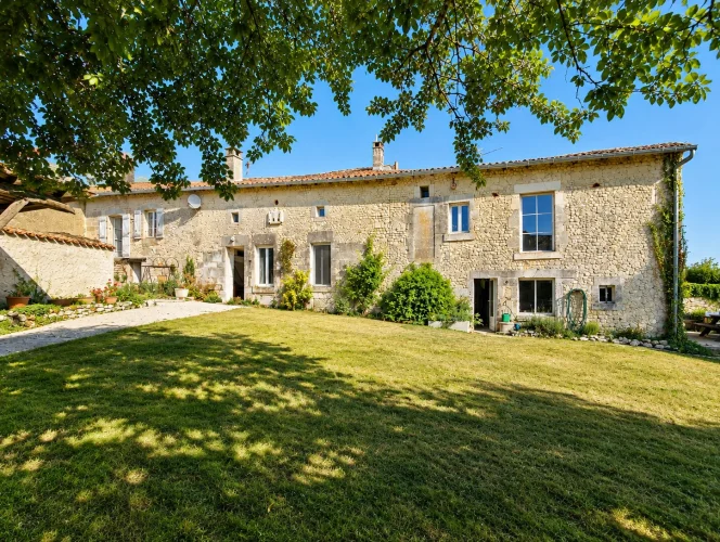 Country House with Garden between Barbezieux and Châteauneuf