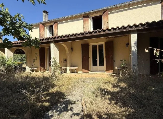 4 Bed House for Sale in Nanteuil-En-Vallée