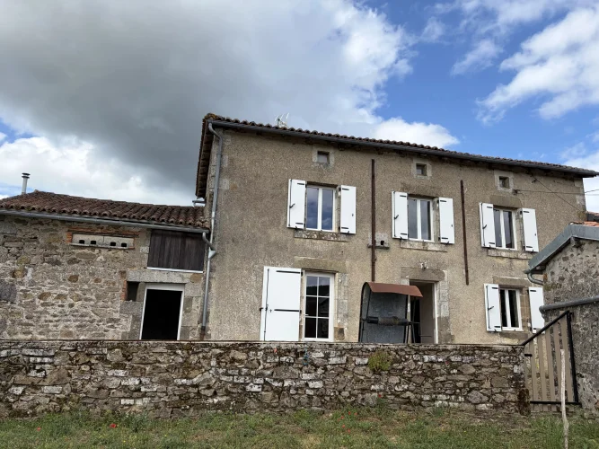 Charming Village House in Le Bourdeix
