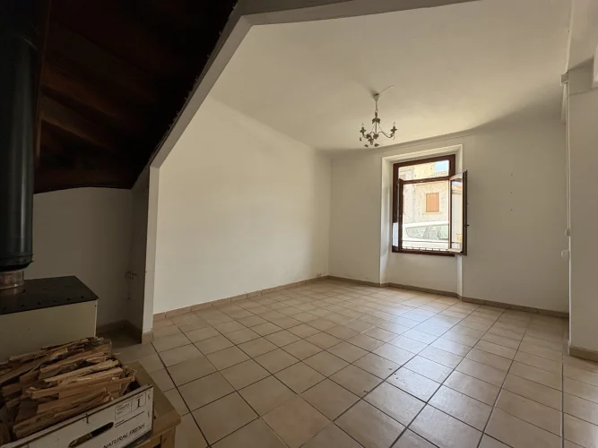 3 km from Espéraza Spacious, Dual-Aspect Village House. photo 2