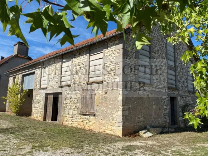 Old Farmhouse with Numerous Buildings on 2 ha of Land, with Beautiful Views of the Surrounding Countryside photo 3