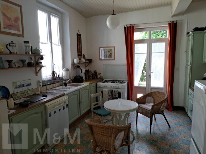 Quillan Town Center, Large House of Approximately