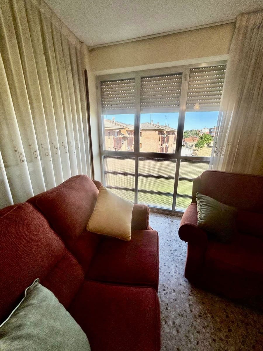 Townhouse for sale in La Bañeza, León photo 5