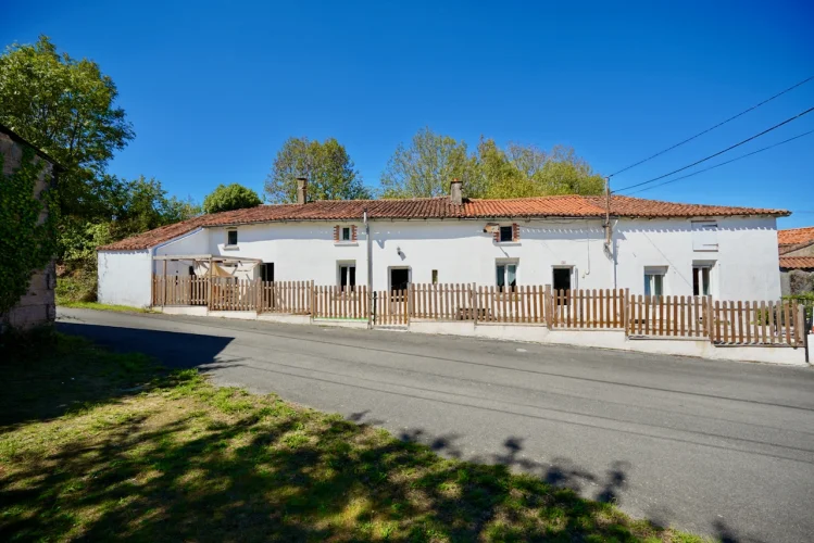 2/3 Bedroomed House with Outbuildings and Detached Garden