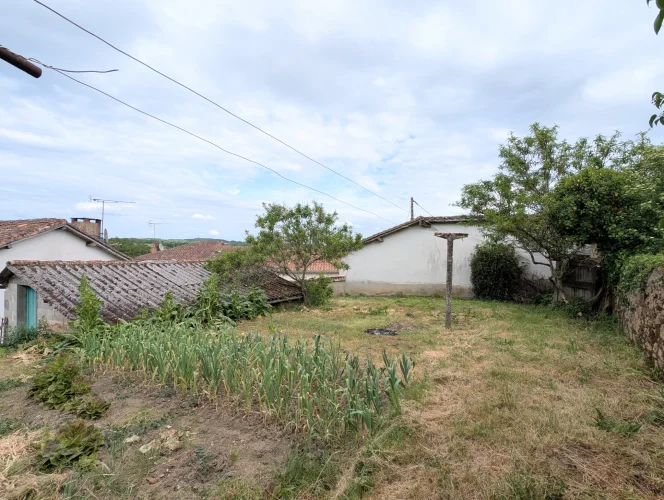 In the Heart of the Village, a Property Complex Full of Pote photo 3