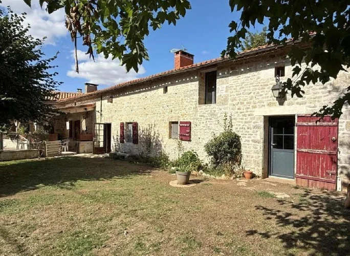 4 Bed House for Sale in Sauzé-Vaussais photo 3