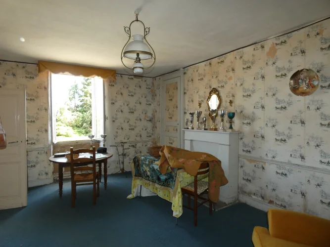 Large Family Home with Attached Outbuildings and Attached Land photo 5