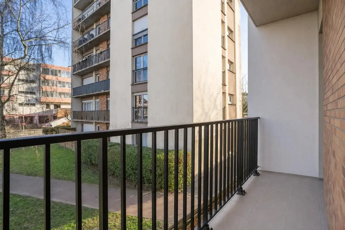 Apartment for sale in Maurepas — 2 bedrooms, 54 m² photo 3