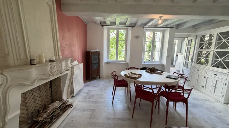 Beautiful Townhouse in the City Center of St Jean D'angély photo 2