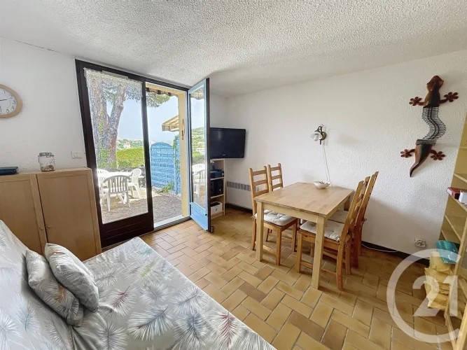 Cavalaire-Sur-Mer Exclusive Listing 3-Room Mazet in a Residence with a Swimming Pool, 900 Meters photo 5