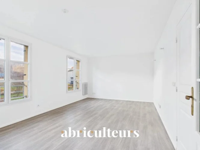 Bright T3 Apartment with Exceptional Views of the Basin and the Dovecote – Prestigious Residence in Survilliers photo 4