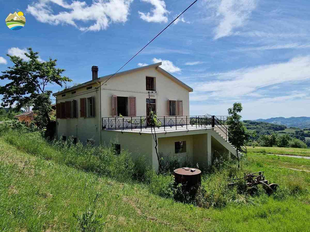 Property in Castel Castagna photo 5