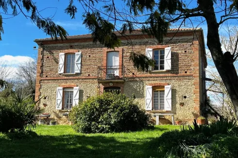 Character House Set in 1.24 Hectares of Wooded Grounds