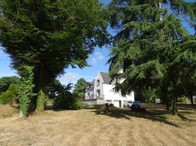 Côtes D'armor. Impressive 6-Bedroom Stone Home with 3,070m² of Mature Gardens in the Village of Locarn photo 2