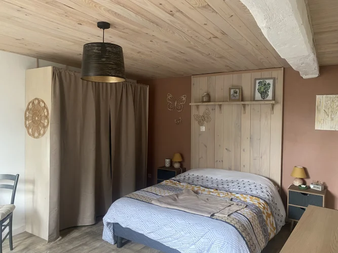 10 Min Bellac, Partially Renovated House, with Habitable Section photo 3