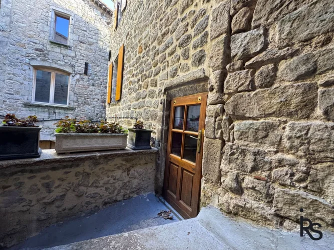 Village House of 75.7 m² in the Historic Center of the Village photo 3