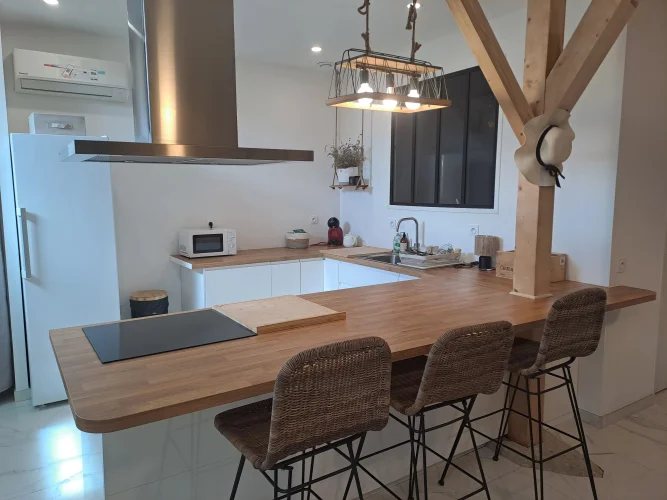 Family Home - Village Centre with Amenities photo 2