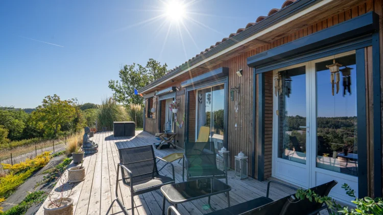Wooden House of 75 m² with a Plot of 2222 m² Comprising 3 Bedrooms, Living/Dining Room/Kitchen of 38 m² photo 2