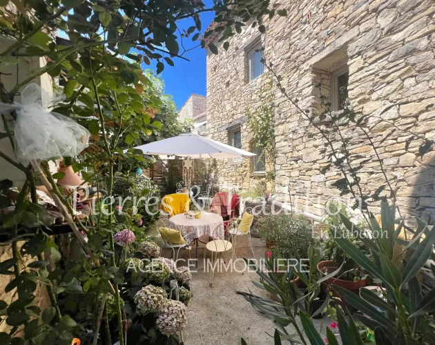 Authentic Stone Village House with Courtyard in Ste Croix À Lauze photo 2