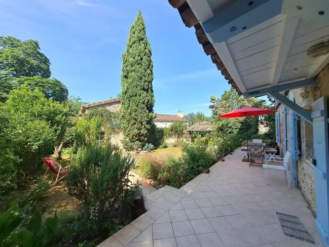 Charming Stone Property in the Heart of a Peaceful Hamlet photo 2