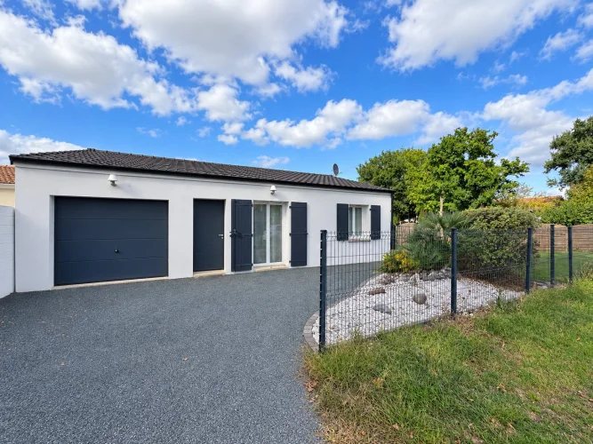 Recent Single-Storey House in Étaules