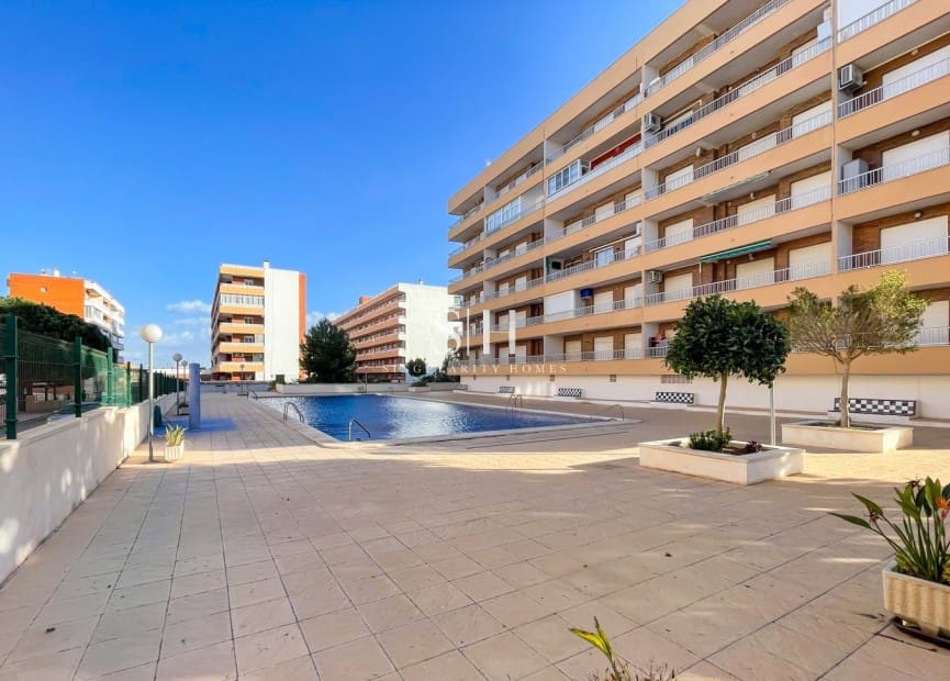 Penthouse for sale in Punta Prima, Orihuela, Alicante photo 3