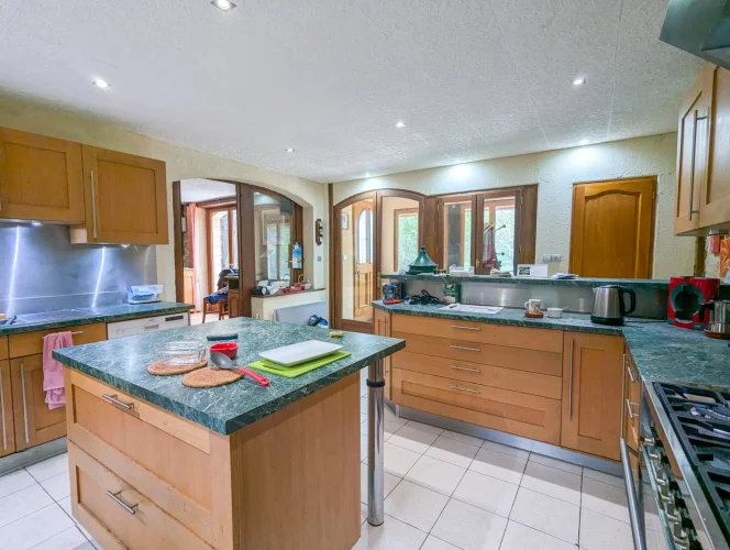 15 mins from Sarlat - 3 Bedrooms and 3 Bathroom Stone Property. photo 2