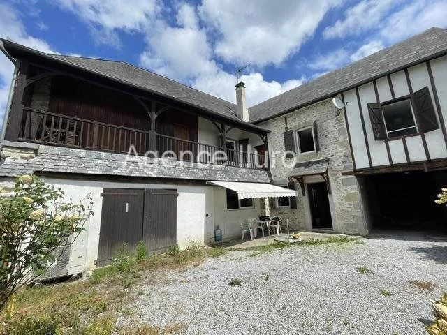 Proximite Oloron - Large Stone Country House with Courtyard, Garden and Garage in the Character of the Old photo 2