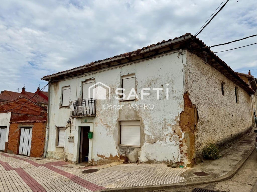 Villa for sale in Valverde de la Virgen, León photo 4