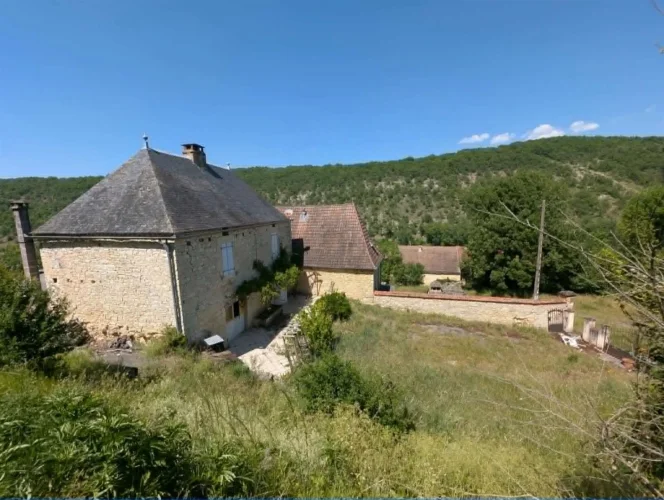 Arthurimmo Gourdon Offers for Sale this Magnificent 441 m² Estate on 5 Hectares of Land.