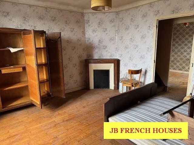 Detached Stone and Slate Former Blacksmiths Property(115 sqm), Situated in a Small Village, in the photo 2
