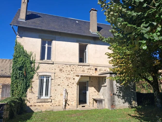 4 Bed House for Sale in la Croisille-Sur-Briance photo 2