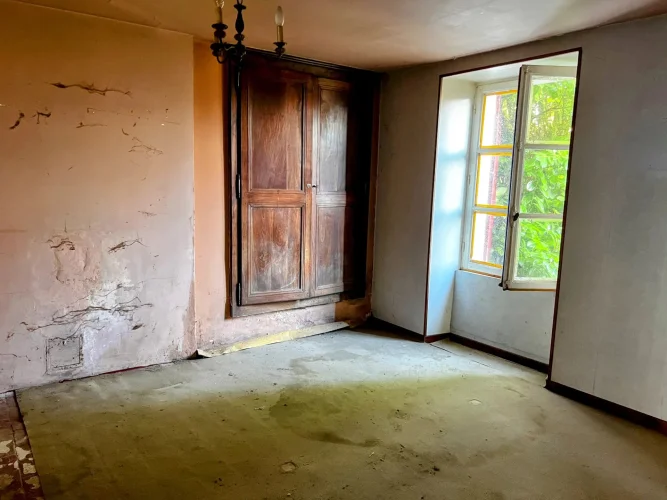 House to Renovate with Barn and Garden photo 3