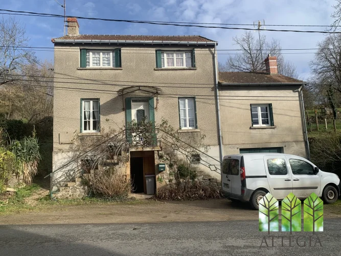 Charming 2-Bedroom Town House with Enclosed Garden, Cellar & Garage — la Châtre (36400)