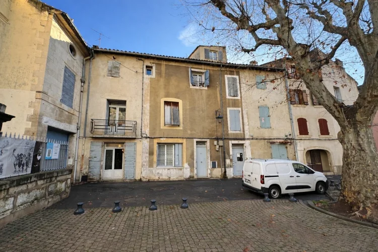 Village House to Renovate – Investment / 3 Apartments