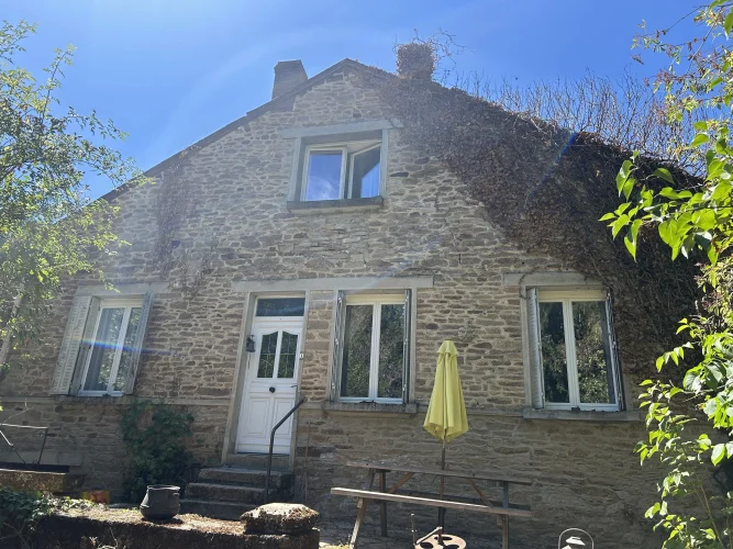 Charming 3 Bedroom Detached Cottage with Barn Attached