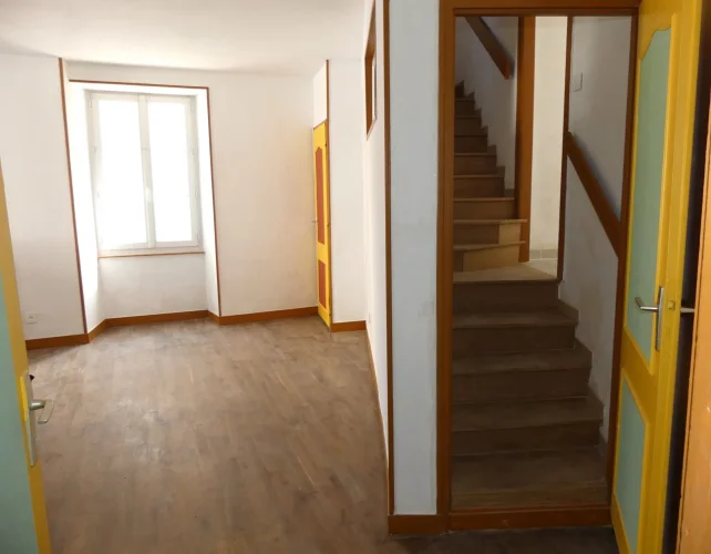 Renovated Town House, Heating/Air Com and Courtyard photo 5