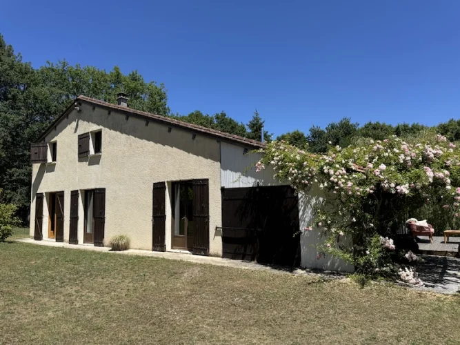 Pretty house with nice garden and above ground pool photo 4