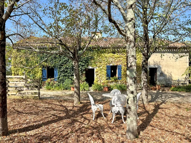Charming Property with Spacious Open Plan Living Area