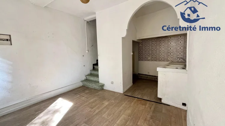 Exclusive Listing in Céret: Rare Village House with Sunny Orientation and Clear Views photo 4