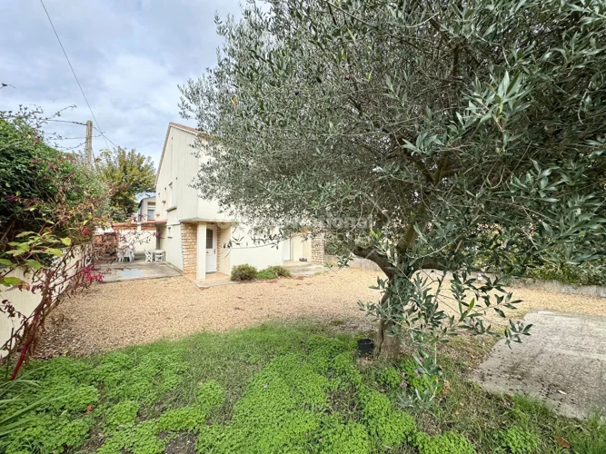House 120 m² with Garden and Summer Kitchen