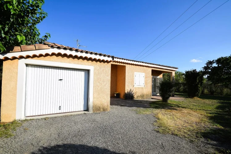Single-Story Four-Room Villa with Garage and Adjacent Land in Aubenas photo 2