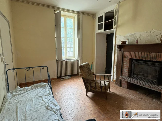Large Building with Great Potential and a Separate Garden photo 4